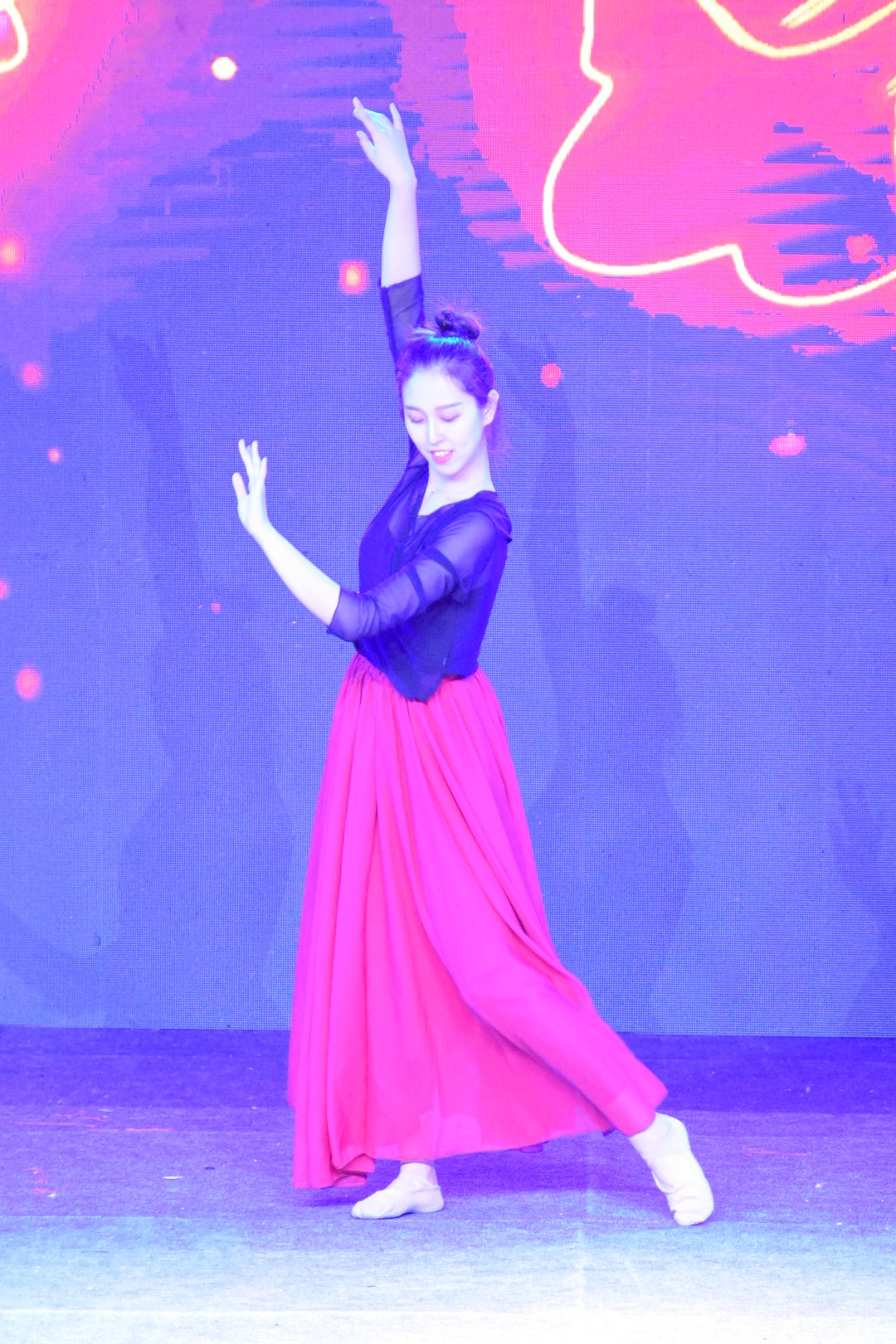 春晓舞蹈老师表演