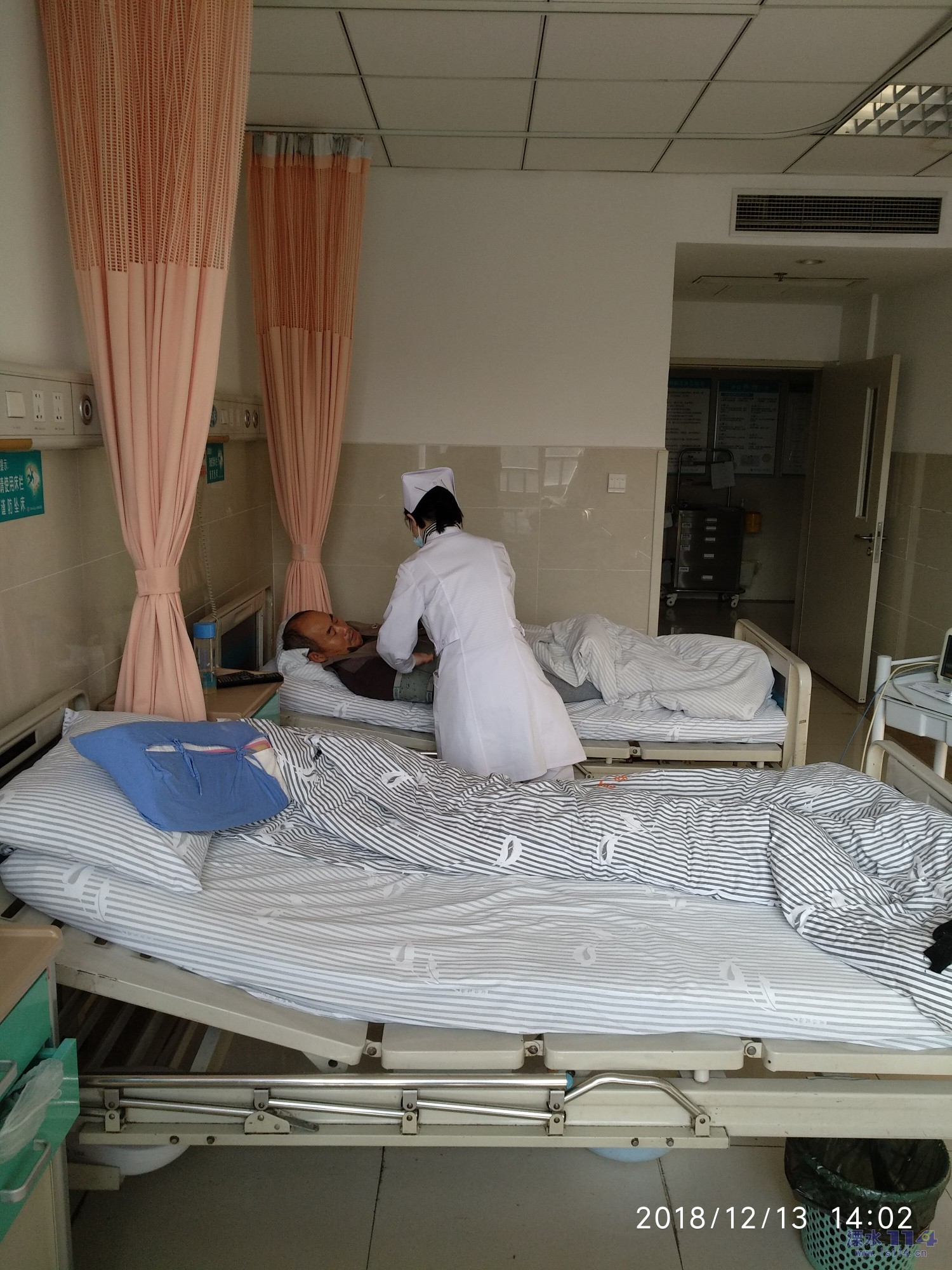 守护患者安全 太和县人民医院开展住院患者发生跌倒、坠床应急预案演练-工作动态-护理天地-太和县人民医院